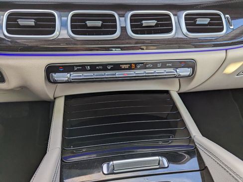 Used 2022 Mercedes-Benz GLS 450 4MATIC image 22