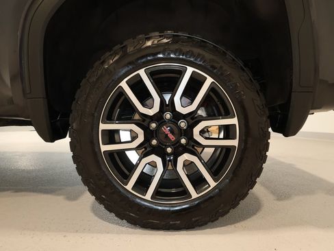 Used 2024 GMC Sierra 1500 AT4 w/ Technology Package AWD/4WD image 37