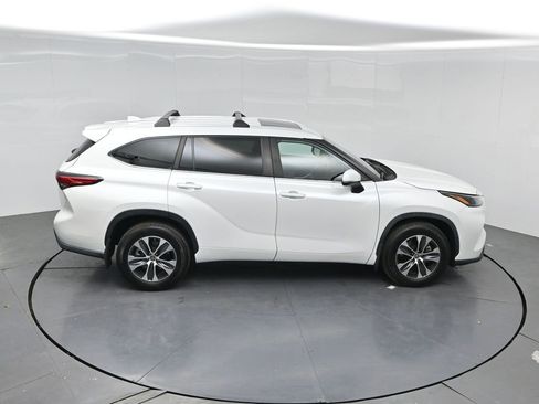 Used 2023 Toyota Highlander XLE AWD/4WD image 47