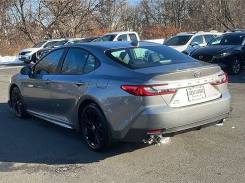 Used 2025 Toyota Camry SE image 3