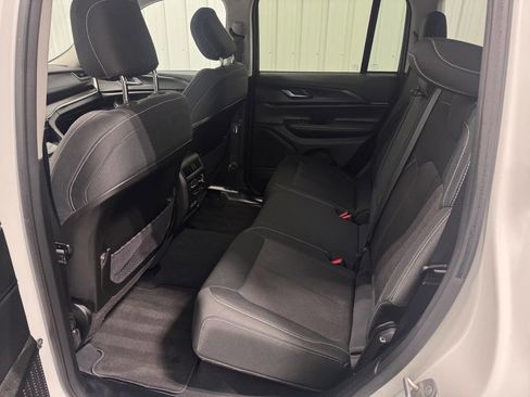 Used 2023 Jeep Grand Cherokee Laredo w/ Luxury Tech Group I image 16