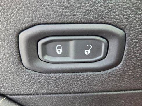 Used 2020 Jeep Wrangler Unlimited Sahara AWD/4WD image 24