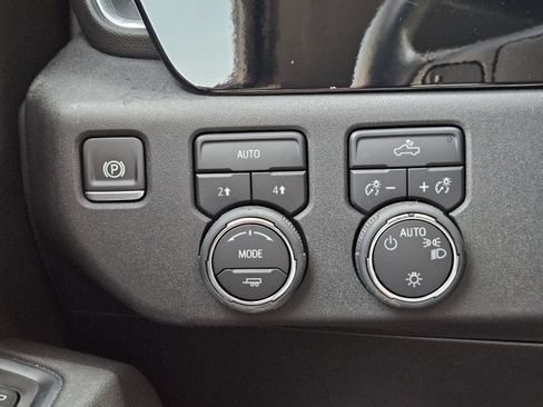 Certified 2025 Chevrolet Silverado 1500 LT AWD/4WD image 25