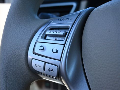 Used 2015 Nissan Rogue SV FWD image 15