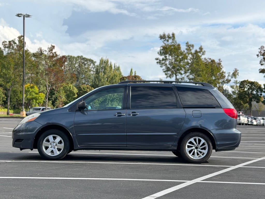 Used 2007 Toyota Sienna CE FWD image 2