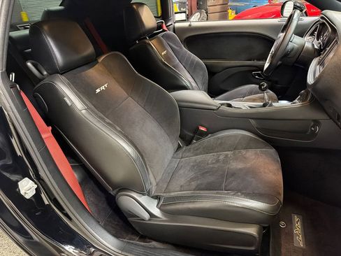 Used 2016 Dodge Challenger SRT Hellcat RWD image 31