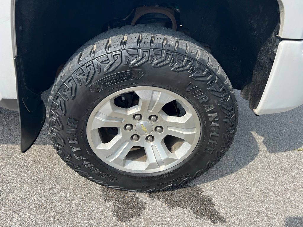 Used 2018 Chevrolet Silverado 1500 LT w/ All Star Edition AWD/4WD image 11