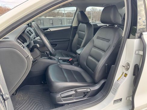 Used 2017 Volkswagen Jetta SE image 34