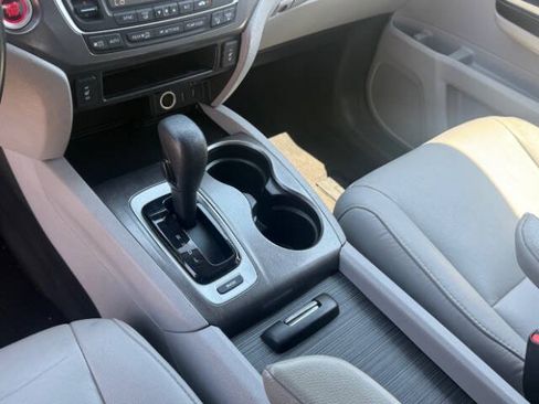 Used 2017 Honda Pilot EX-L image 13
