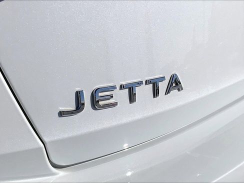 Used 2023 Volkswagen Jetta SE image 23