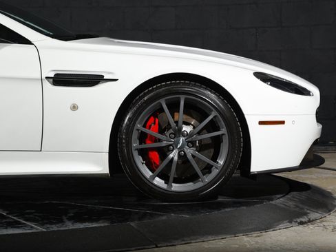 Used 2015 Aston Martin V8 Vantage GT RWD image 34
