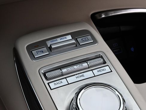 Used 2024 Genesis GV70 2.5T w/ Advanced Package image 19