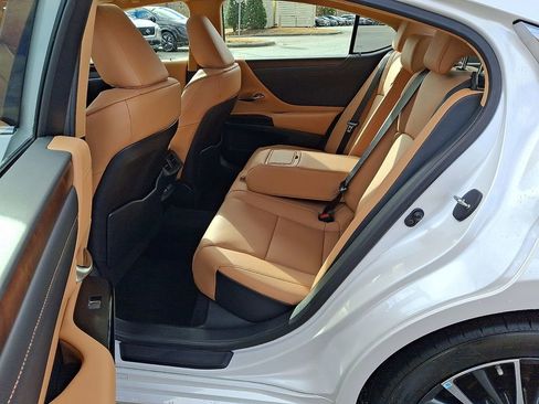 Used 2024 Lexus ES 350 w/ Premium Package image 11