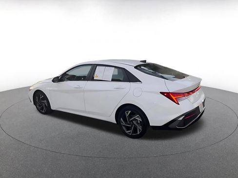 Used 2025 Hyundai Elantra SEL image 9