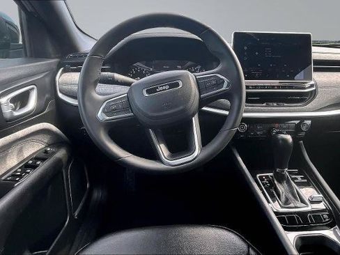 Used 2024 Jeep Compass Latitude AWD/4WD image 5