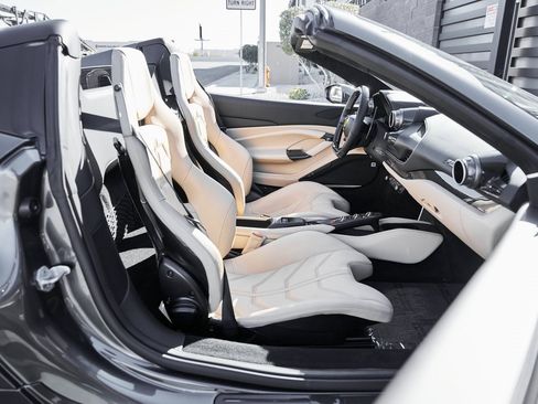 Used 2022 Ferrari F8 Tributo image 39