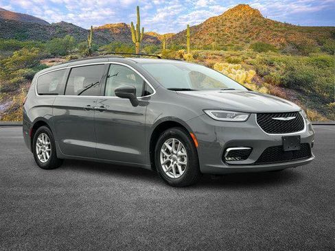 Used 2022 Chrysler Pacifica Touring-L image 2