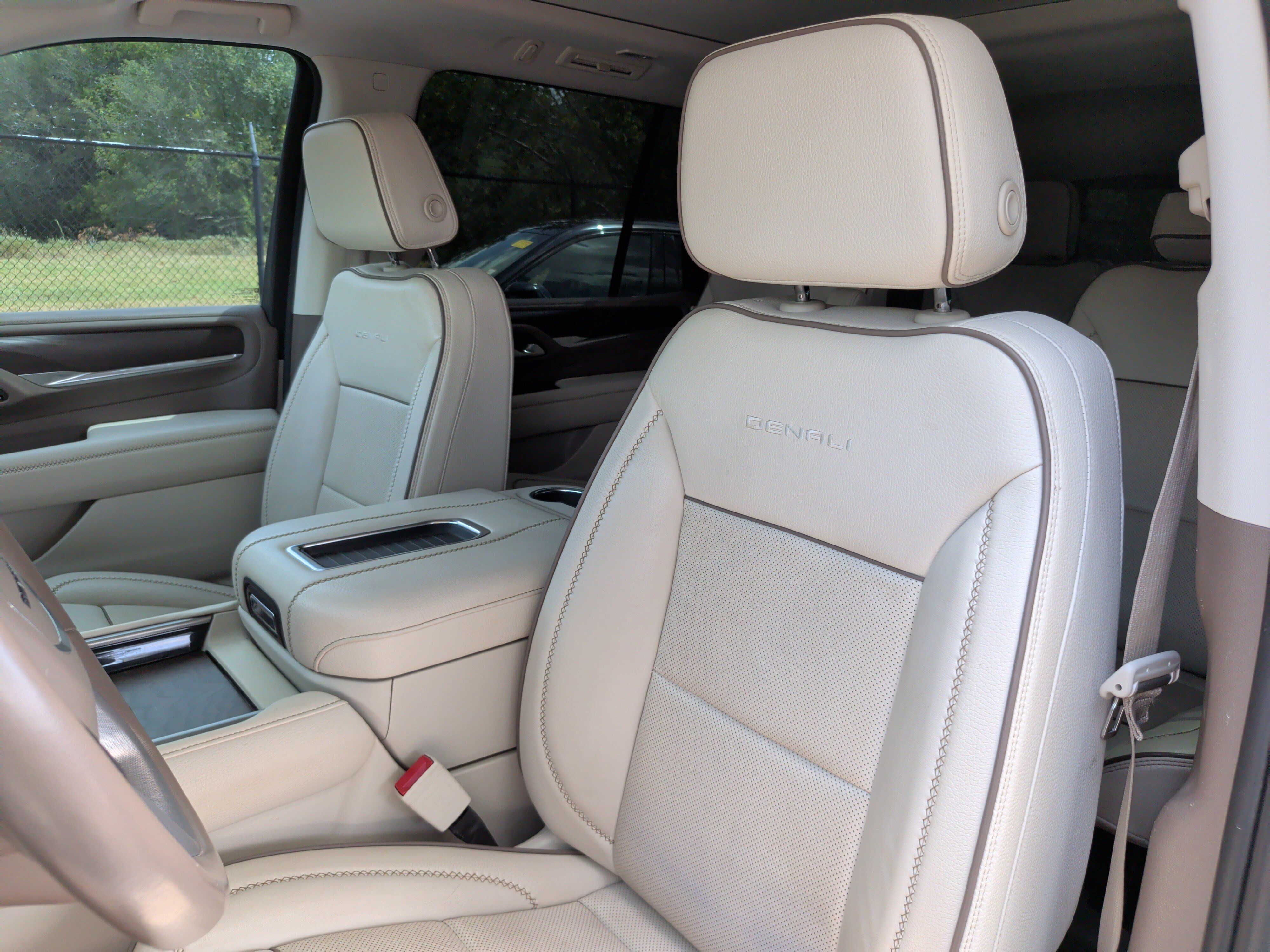 Used 2022 GMC Yukon Denali RWD image 24