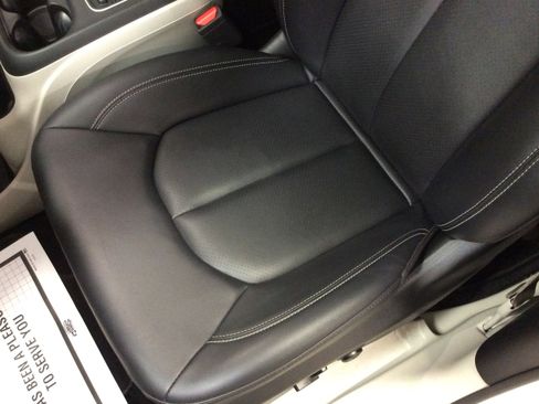 Used 2024 Chrysler Pacifica Touring-L image 18