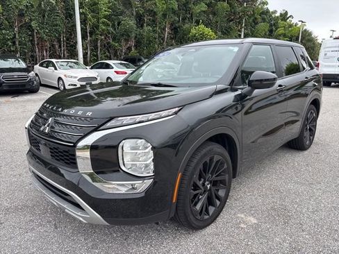 Used 2024 Mitsubishi Outlander SE image 5