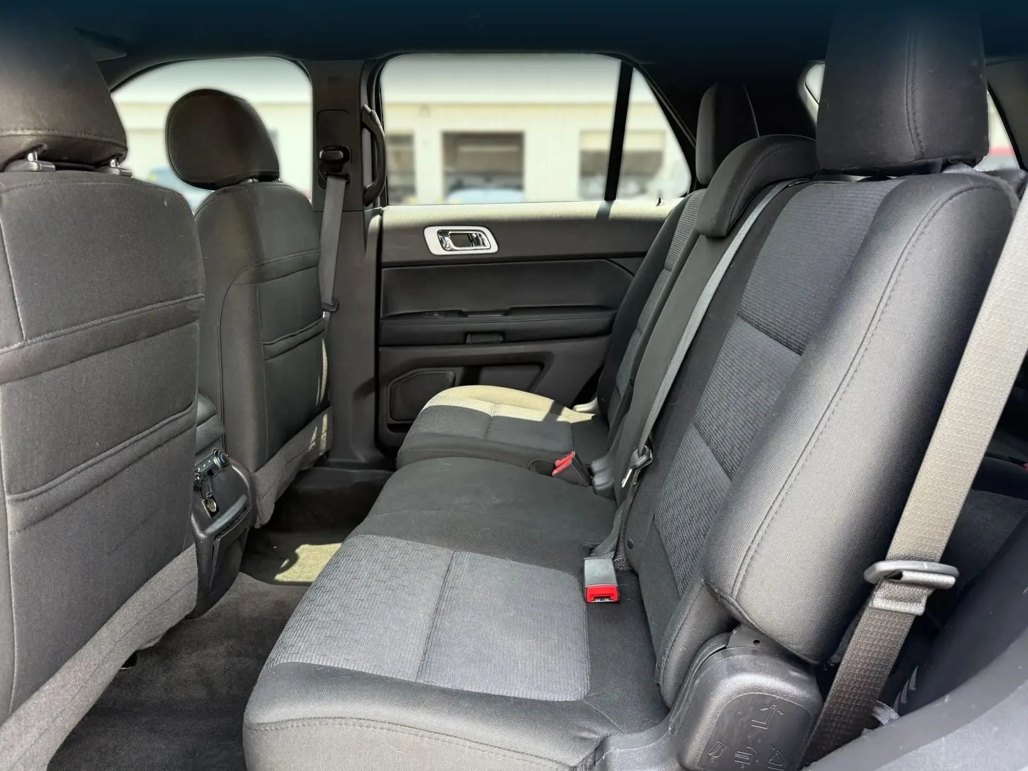 Used 2015 Ford Explorer XLT w/ Equipment Group 201A AWD/4WD image 21