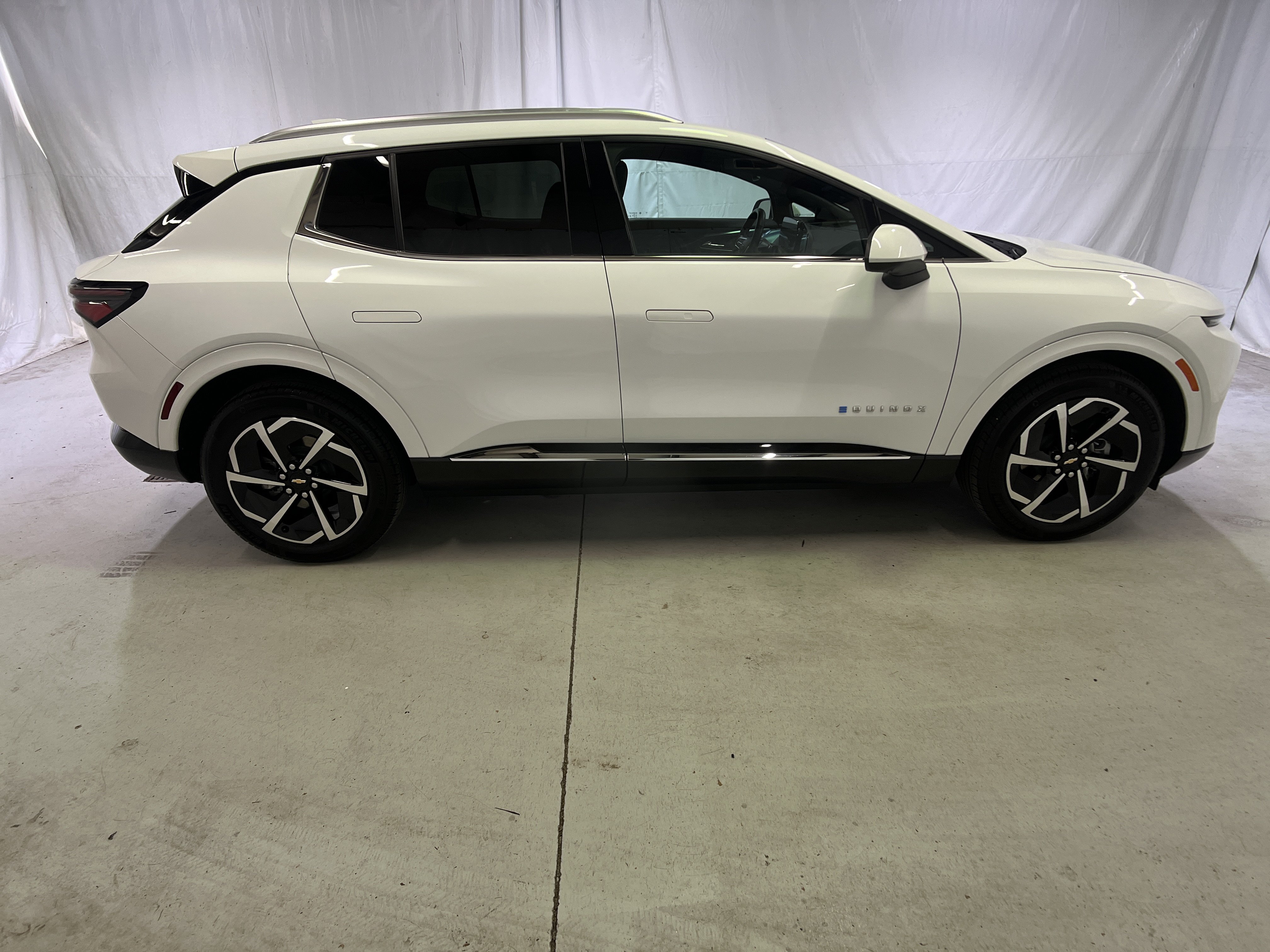 Certified 2024 Chevrolet Equinox EV LT FWD image 12