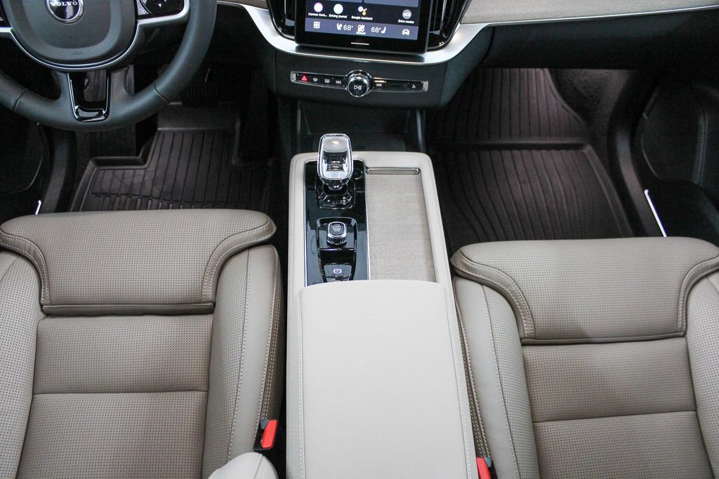 New 2026 Volvo XC90 B5 Ultra w/ Protection Package Premier AWD/4WD image 24