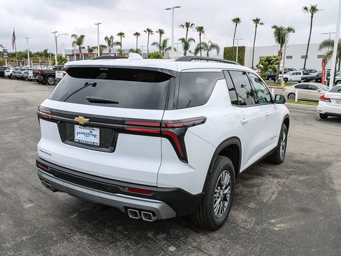 New 2026 Chevrolet Traverse LT w/ Driver Confidence Package FWD image 9