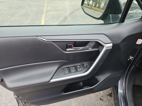 Used 2025 Toyota RAV4 XLE image 21
