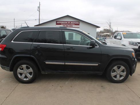 Used 2013 Jeep Grand Cherokee Laredo image 1