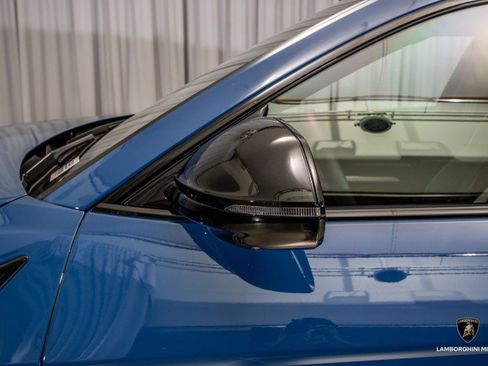 Used 2025 Lamborghini Urus SE image 19