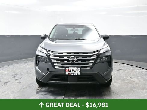 Used 2024 Nissan Rogue S image 8