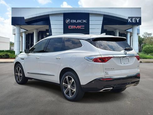 Used 2022 Buick Enclave Essence w/ Experience Buick Package FWD image 3