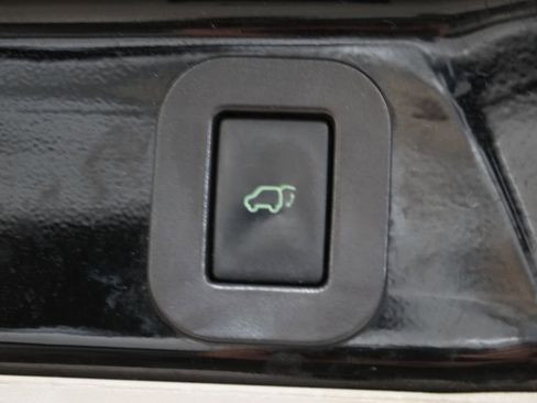 Used 2014 Toyota Sienna XLE w/ Entertainment Package image 10