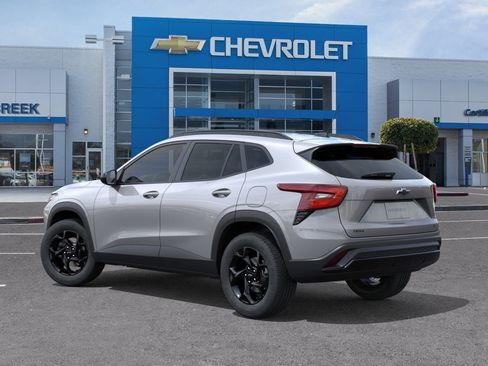New 2026 Chevrolet Trax LT w/ Midnight Edition FWD image 5