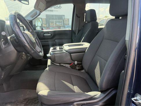 Used 2022 Chevrolet Silverado 2500 Custom w/ Custom Value Package AWD/4WD image 6