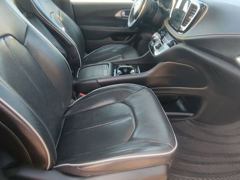 Used 2021 Chrysler Pacifica Limited w/ S Appearance Package image 27