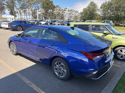 Used 2026 Hyundai Elantra Hybrid FWD image 5
