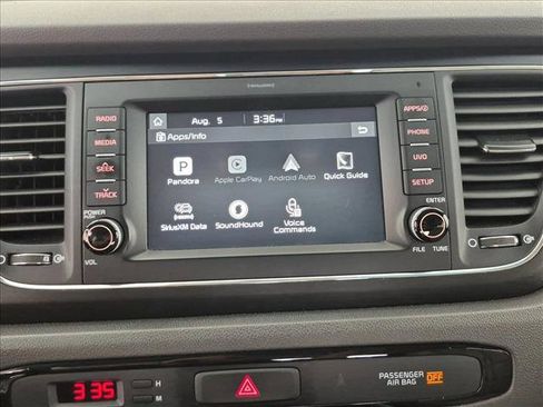 Used 2017 Kia Sedona LX w/ LX Essentials Premium Package FWD image 13