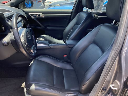 Used 2016 Lexus CT 200h w/ Navigation Package FWD image 11