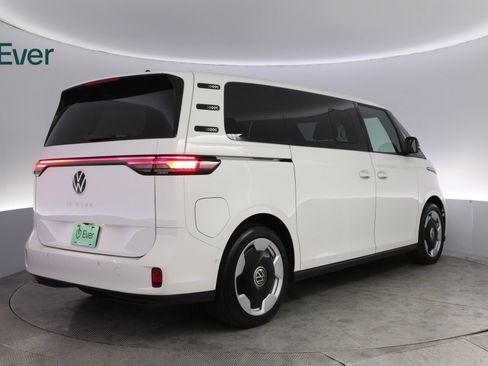 Used 2025 Volkswagen ID. Buzz Pro S RWD image 3