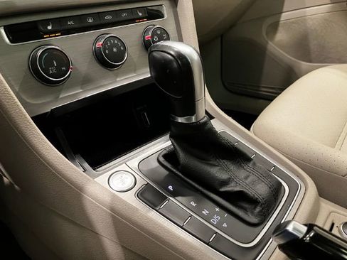 Used 2015 Volkswagen Golf TDI SE image 29