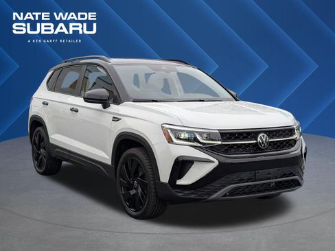 Used 2024 Volkswagen Taos SE AWD/4WD image 1