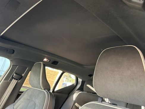 Used 2022 Volvo XC40 T5 R-Design w/ Advanced Package image 17