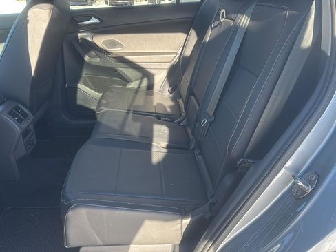 Used 2021 Volkswagen Tiguan SE image 12