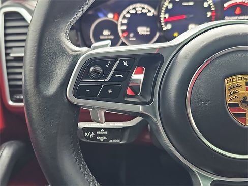 Used 2022 Porsche Cayenne image 21