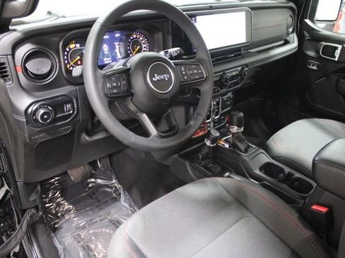 Used 2025 Jeep Wrangler Unlimited Rubicon image 43