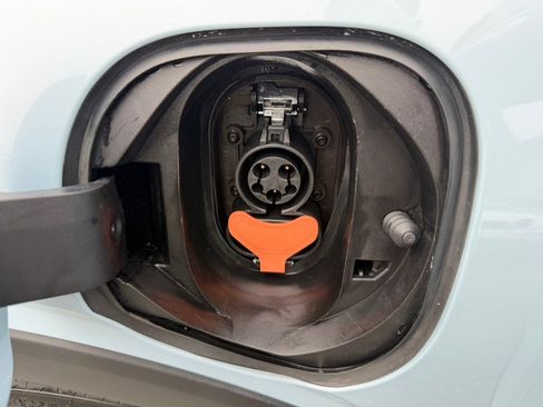 Used 2023 Chevrolet Bolt EUV LT w/ Convenience Package FWD image 46