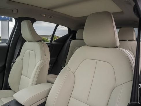 New 2026 Volvo XC40 B5 Ultra w/ Climate Package AWD/4WD image 38
