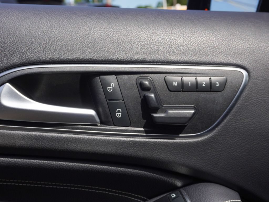 Used 2017 Mercedes-Benz GLA 250 4MATIC image 36